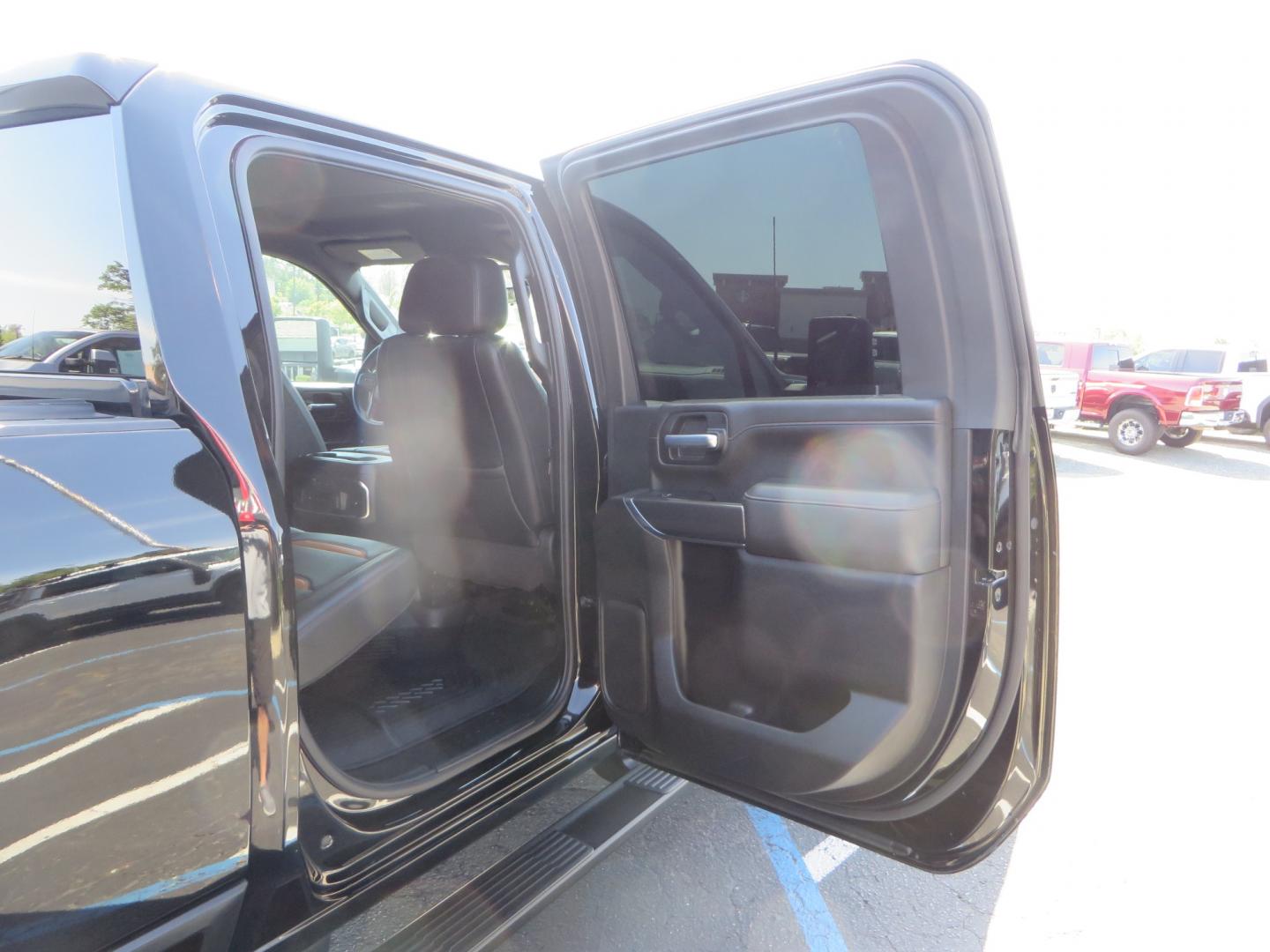 2020 BLACK /BLACK GMC Sierra 2500HD AT4 (1GT49PE76LF) with an 6.6L V8 engine, automatic transmission, located at 2630 Grass Valley Highway, Auburn, CA, 95603, (530) 508-5100, 38.937893, -121.095482 - Features a 3" BDS level kit with Fox shocks, 35" Toyo RT trail tires, 17" Method race wheels, JL audio Subwoofer, Window tint, and a power Tonneau cover. - Photo#45